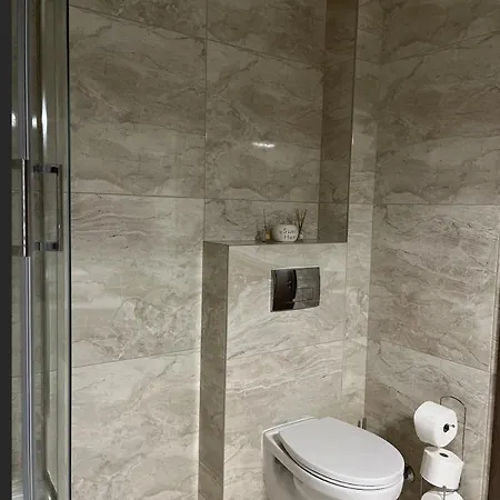 Apartment 25v *