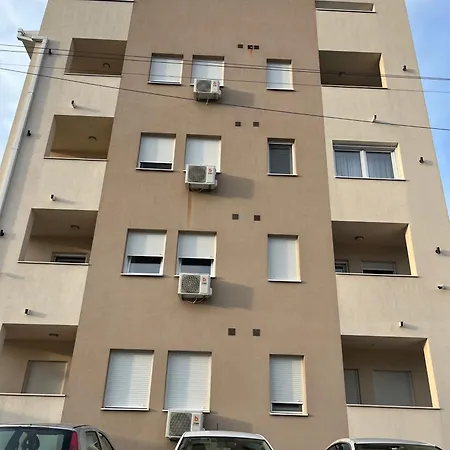 25v Apartment