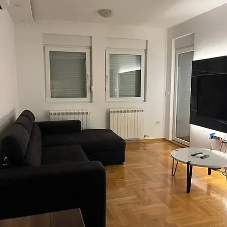 25v Apartment *