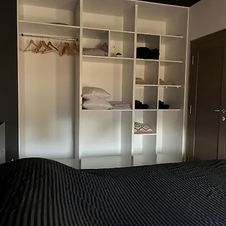 25v Apartment *